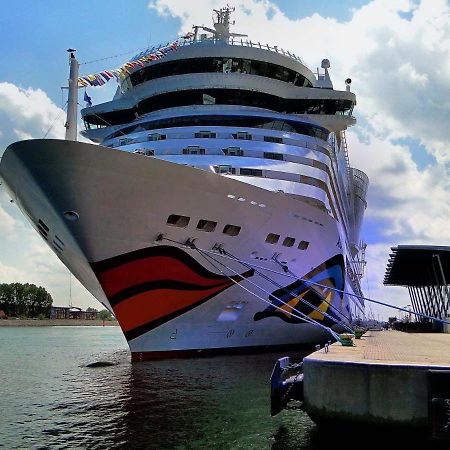 Sonnendeck, Direkt Am Leuchtturm Rostock Exterior foto