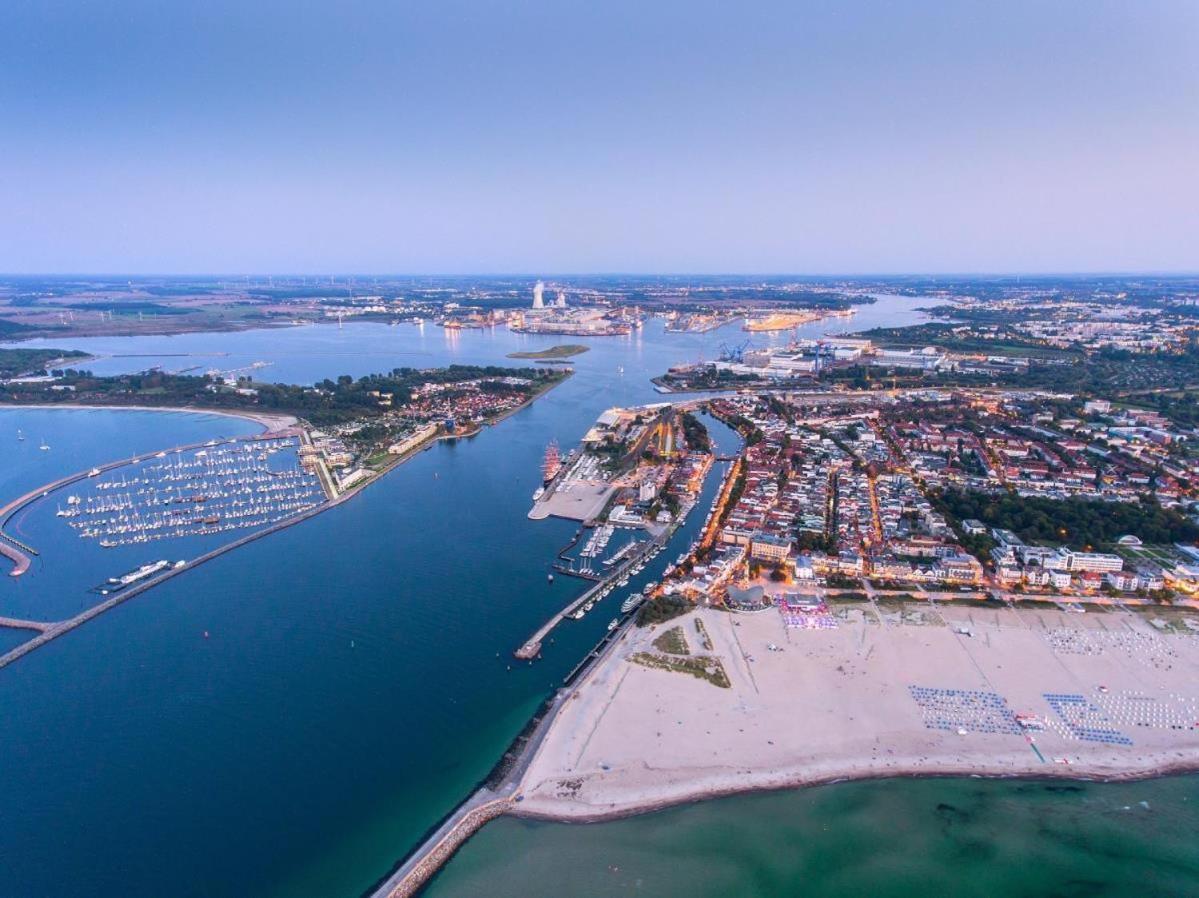 Sonnendeck, Direkt Am Leuchtturm Rostock Exterior foto